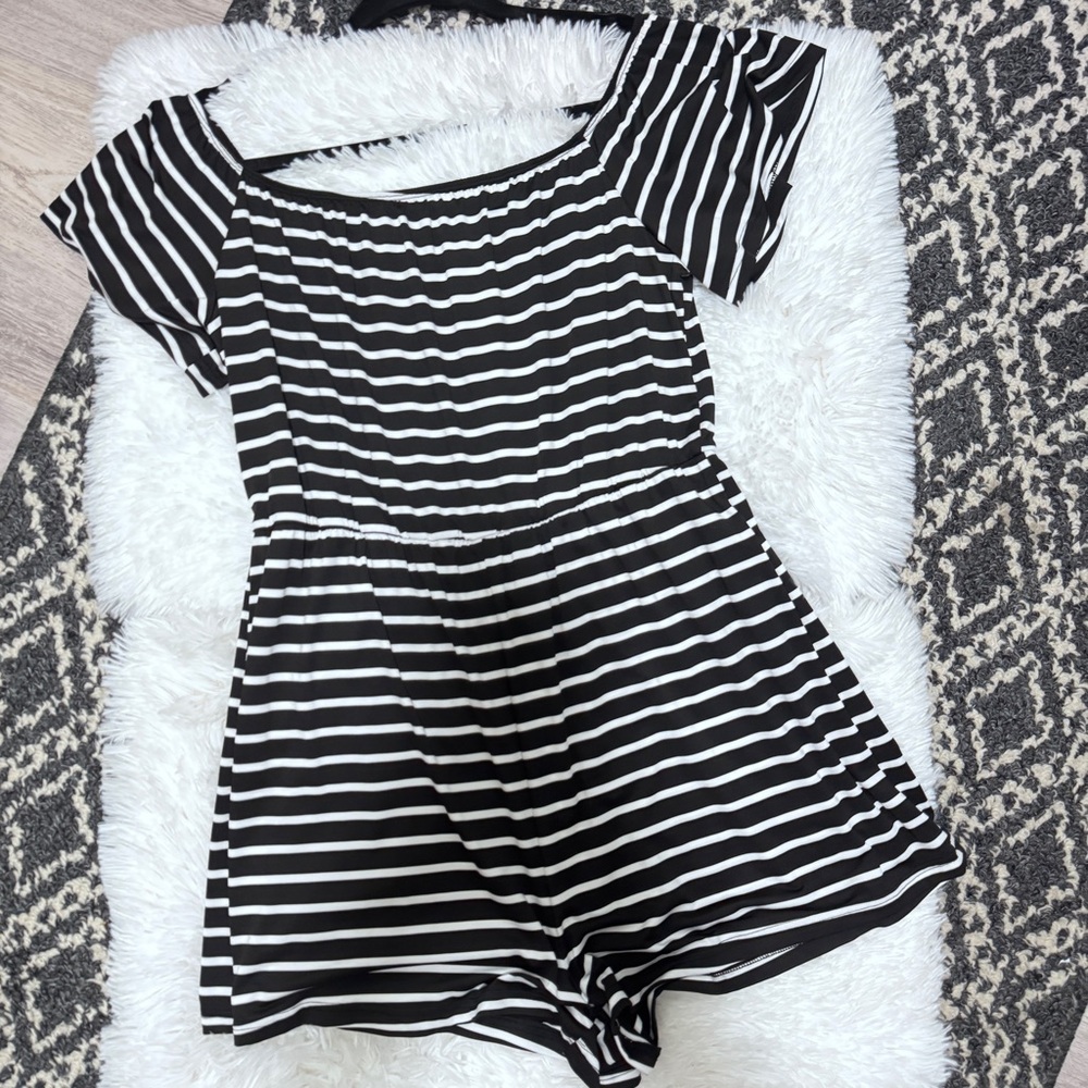 BLACK AND WHITE STRIPED ROMPER